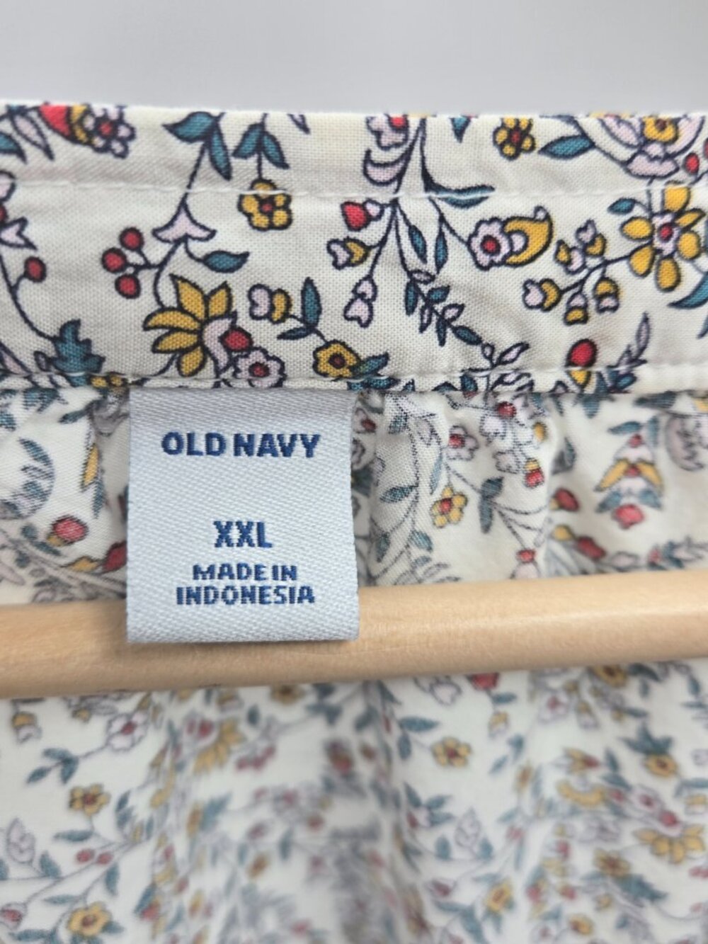 Old Navy White Floral Henley V-Neck Long Sleeved Rayon Blouse XXL - Picture 3 of 9